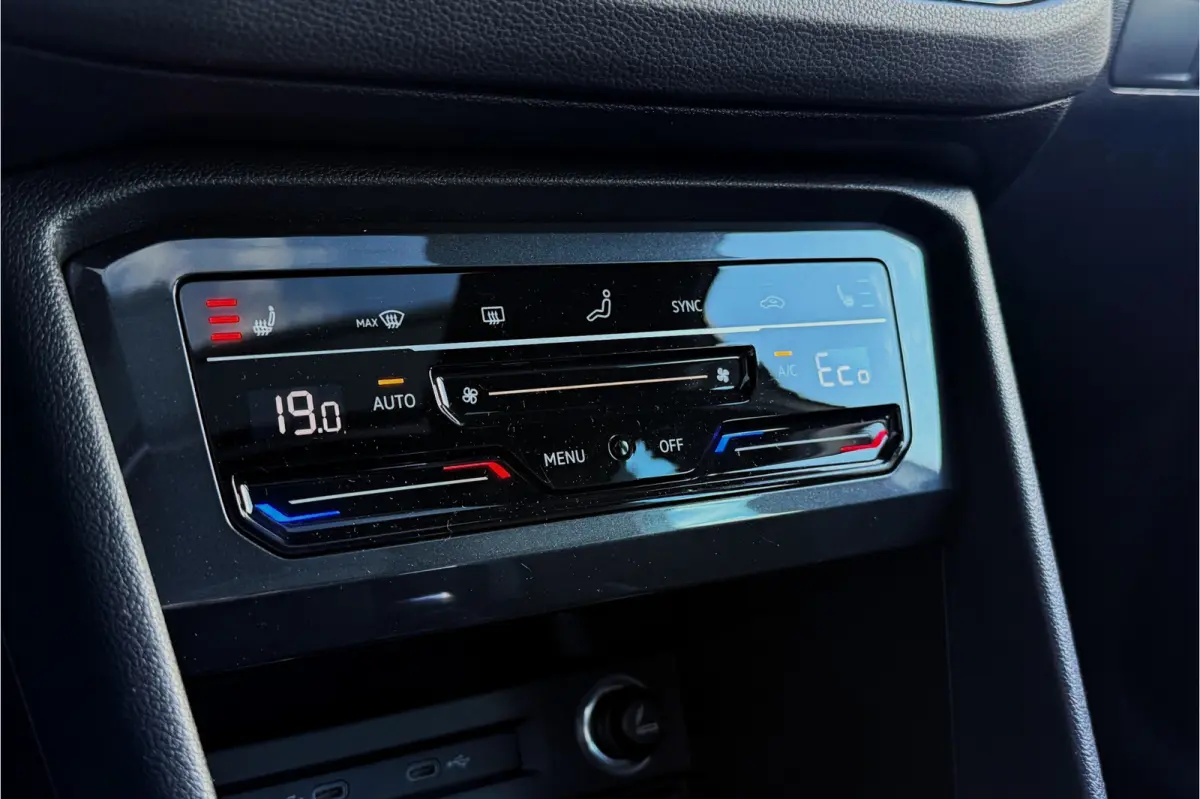 1.4 TSI eHybrid R-Line 245pk PANO TREKHAAK 20" IQ LIGHT KEYLESS