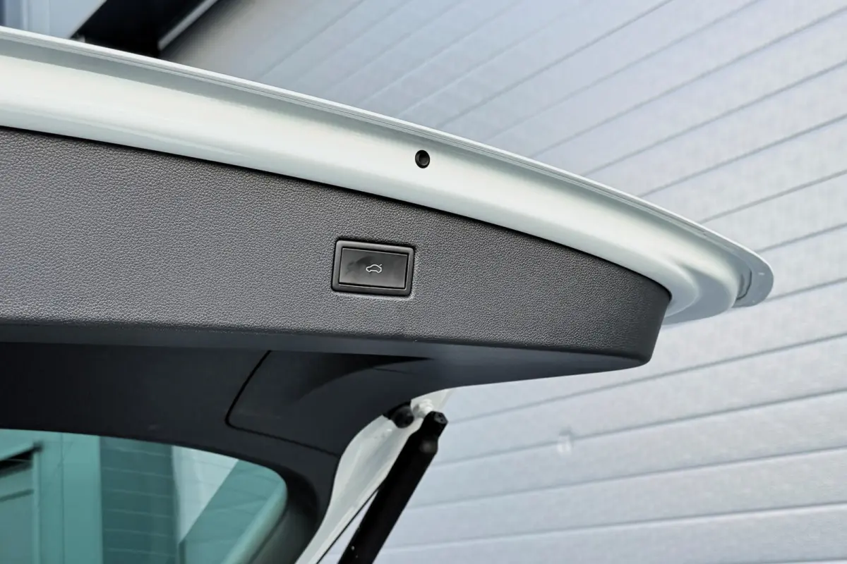 1.4 TSI eHybrid R-Line 245pk PANO TREKHAAK 20" IQ LIGHT KEYLESS