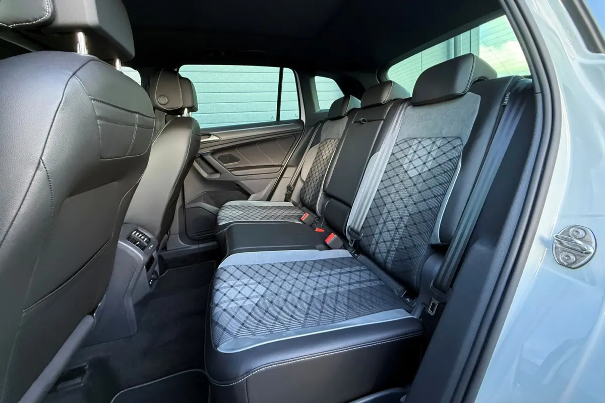 1.4 TSI eHybrid R-Line 245pk PANO TREKHAAK 20" IQ LIGHT KEYLESS