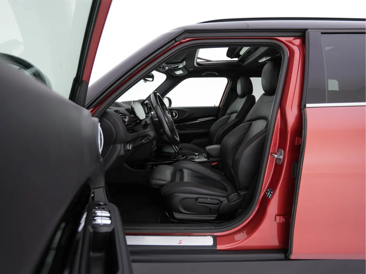 Mini 2.0 Cooper S ALL4 JCW-Styling Premier Plus (INCL-BTW) Aut * PANO | LEATHER | FULL-LED | HEATED-SPORTSEATS | DIGI-COCKPIT | AMBIENTLIGHT | PRIVACY-GLASS | HEAD-UP | PDC | CAMERA | DAB  |