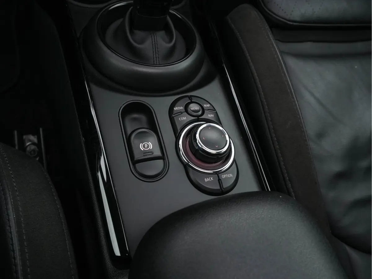 Mini 2.0 Cooper S ALL4 JCW-Styling Premier Plus (INCL-BTW) Aut * PANO | LEATHER | FULL-LED | HEATED-SPORTSEATS | DIGI-COCKPIT | AMBIENTLIGHT | PRIVACY-GLASS | HEAD-UP | PDC | CAMERA | DAB  |
