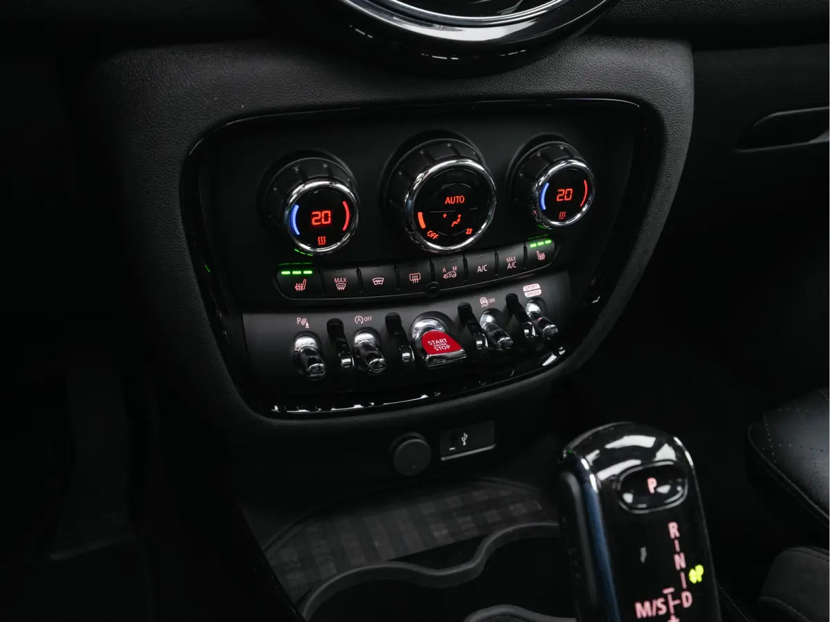 Mini 2.0 Cooper S ALL4 JCW-Styling Premier Plus (INCL-BTW) Aut * PANO | LEATHER | FULL-LED | HEATED-SPORTSEATS | DIGI-COCKPIT | AMBIENTLIGHT | PRIVACY-GLASS | HEAD-UP | PDC | CAMERA | DAB  |