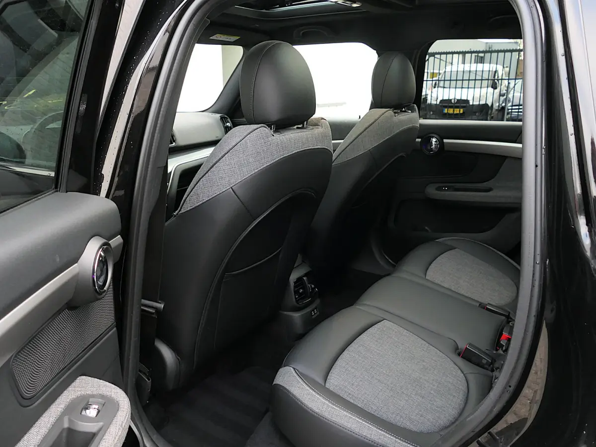 2.0 Cooper S ALL4 John Cooper Works | Panoramadak | Digitaal Dashboard | ACC | Head-up display | Achteruitrijcamera | Achterlicht britse vlag | Afneembare trekhaak | Apple-/Android Carplay |