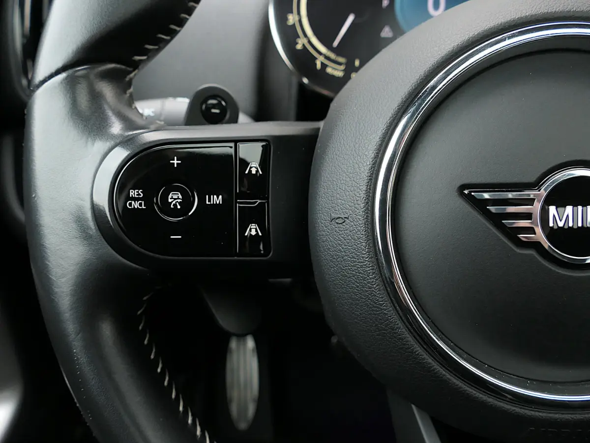 2.0 Cooper S ALL4 John Cooper Works | Panoramadak | Digitaal Dashboard | ACC | Head-up display | Achteruitrijcamera | Achterlicht britse vlag | Afneembare trekhaak | Apple-/Android Carplay |