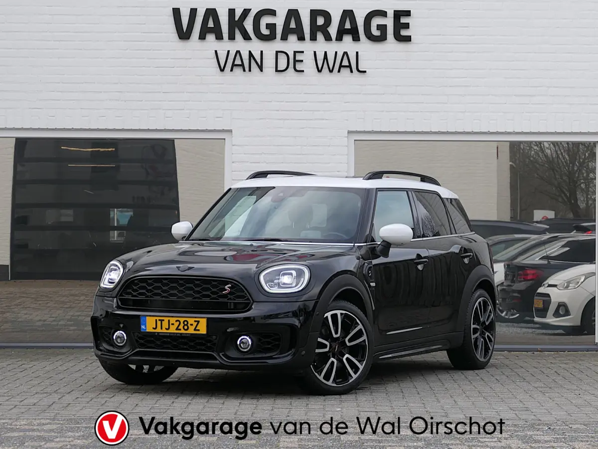 2.0 Cooper S ALL4 John Cooper Works | Panoramadak | Digitaal Dashboard | ACC | Head-up display | Achteruitrijcamera | Achterlicht britse vlag | Apple-/Android Carplay | Half leder