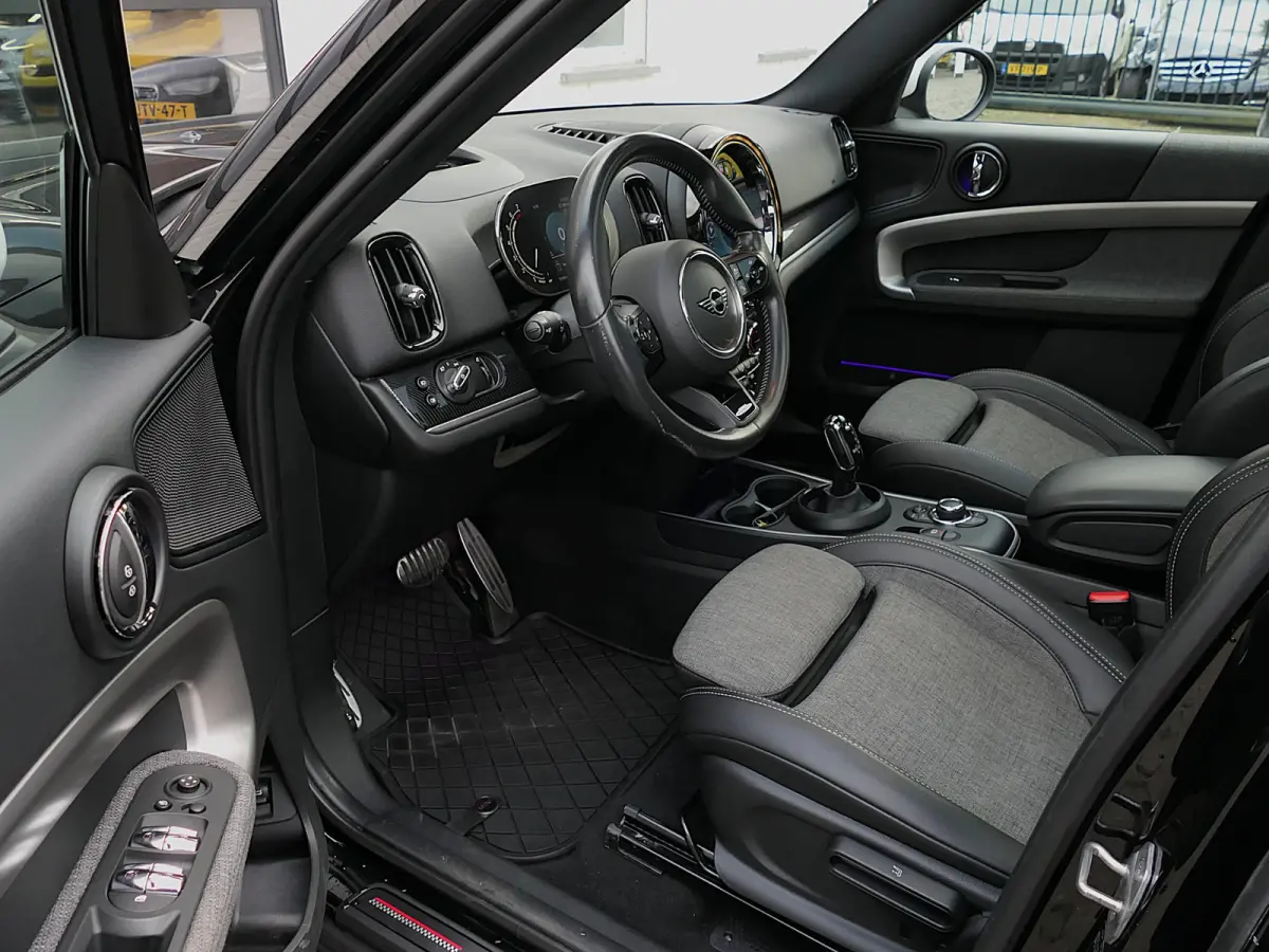 2.0 Cooper S ALL4 John Cooper Works | Panoramadak | Digitaal Dashboard | ACC | Head-up display | Achteruitrijcamera | Achterlicht britse vlag | Afneembare trekhaak | Apple-/Android Carplay |
