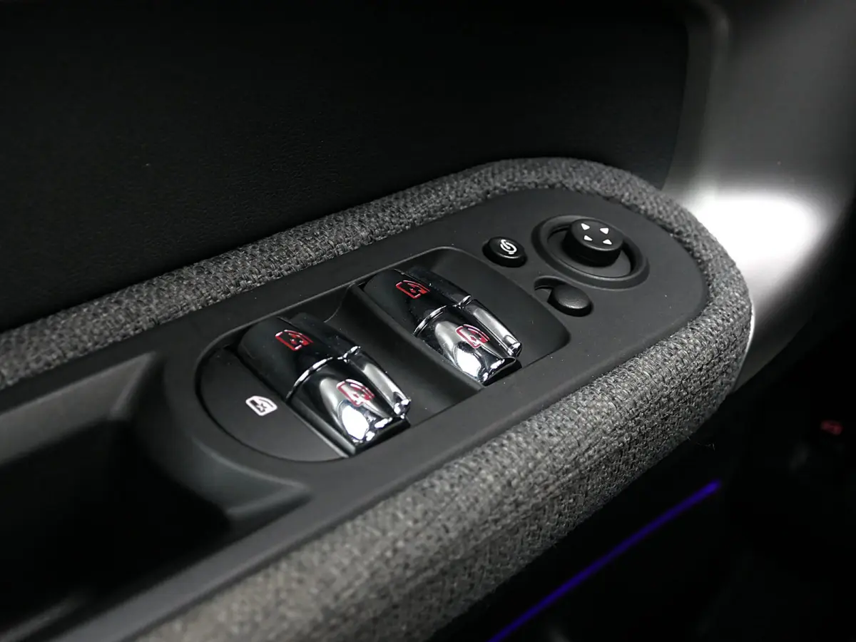 2.0 Cooper S ALL4 John Cooper Works | Panoramadak | Digitaal Dashboard | ACC | Head-up display | Achteruitrijcamera | Achterlicht britse vlag | Afneembare trekhaak | Apple-/Android Carplay |