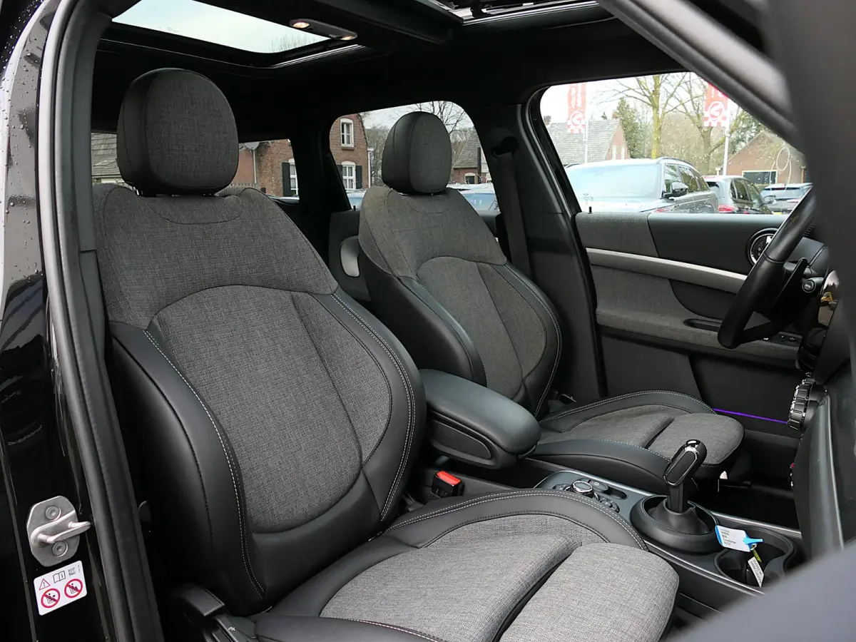 2.0 Cooper S ALL4 John Cooper Works | Panoramadak | Digitaal Dashboard | ACC | Head-up display | Achteruitrijcamera | Achterlicht britse vlag | Afneembare trekhaak | Apple-/Android Carplay |