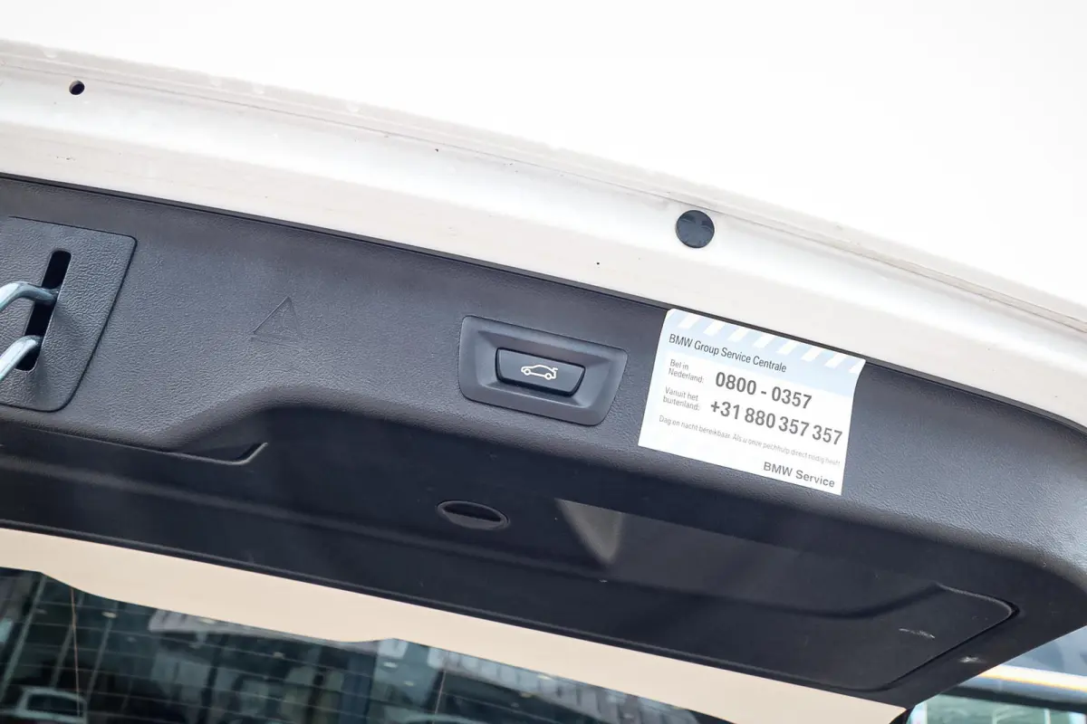 520i High Executive Stoel- & Stuurverwarming | Trekhaak | LED | Dealeronderhouden