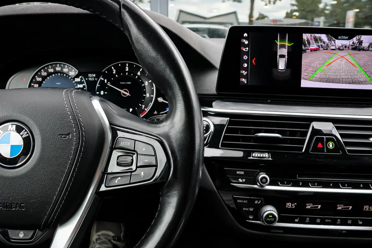 520i High Executive Stoel- & Stuurverwarming | Trekhaak | LED | Dealeronderhouden