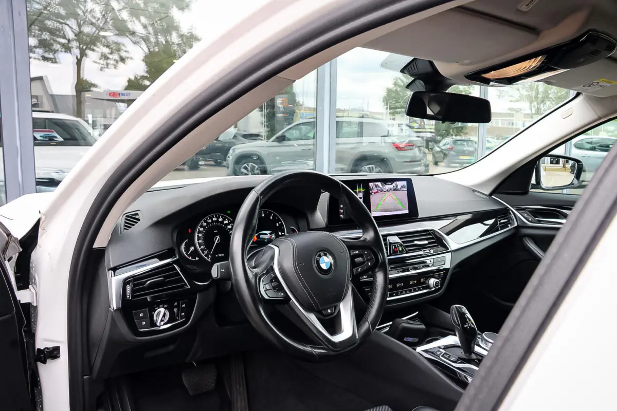 520i High Executive Stoel- & Stuurverwarming | Trekhaak | LED | Dealeronderhouden