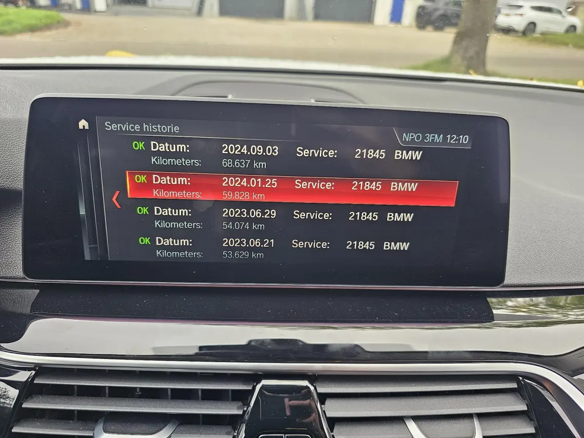520i High Executive Stoel- & Stuurverwarming | Trekhaak | LED | Dealeronderhouden