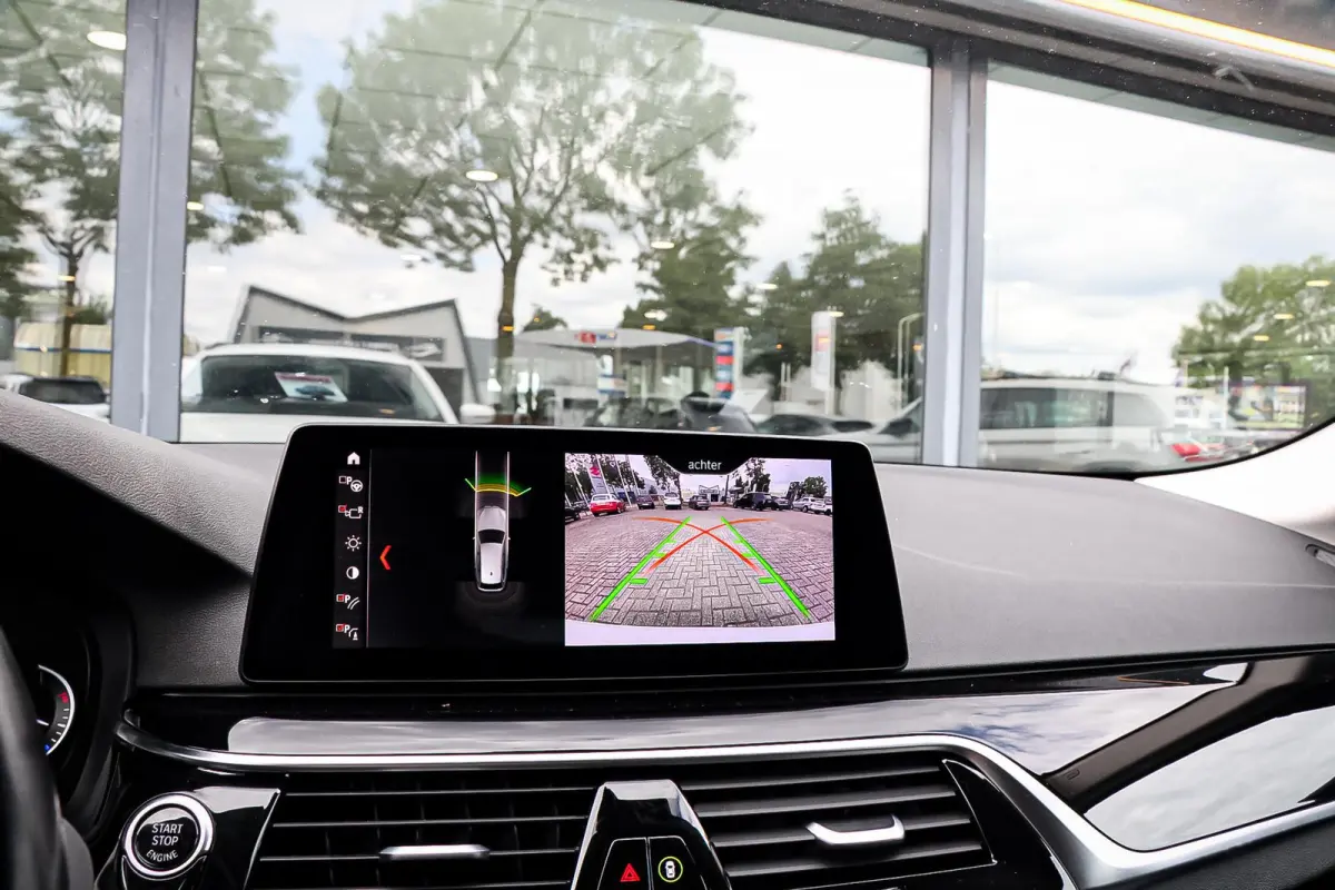 520i High Executive Stoel- & Stuurverwarming | Trekhaak | LED | Dealeronderhouden