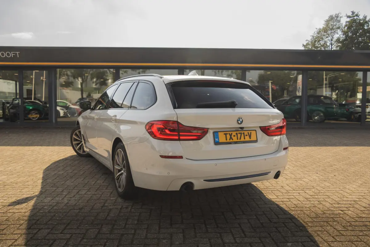 520i High Executive Stoel- & Stuurverwarming | Trekhaak | LED | Dealeronderhouden