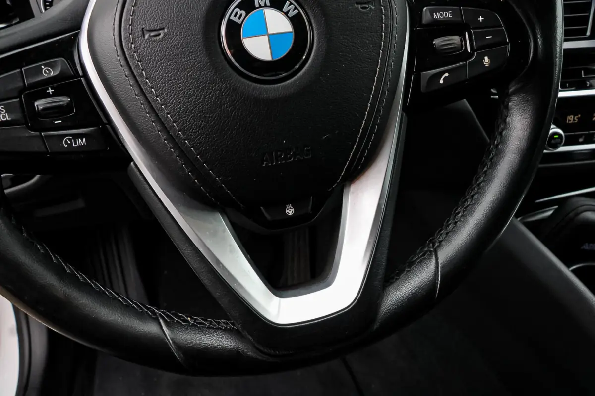 520i High Executive Stoel- & Stuurverwarming | Trekhaak | LED | Dealeronderhouden