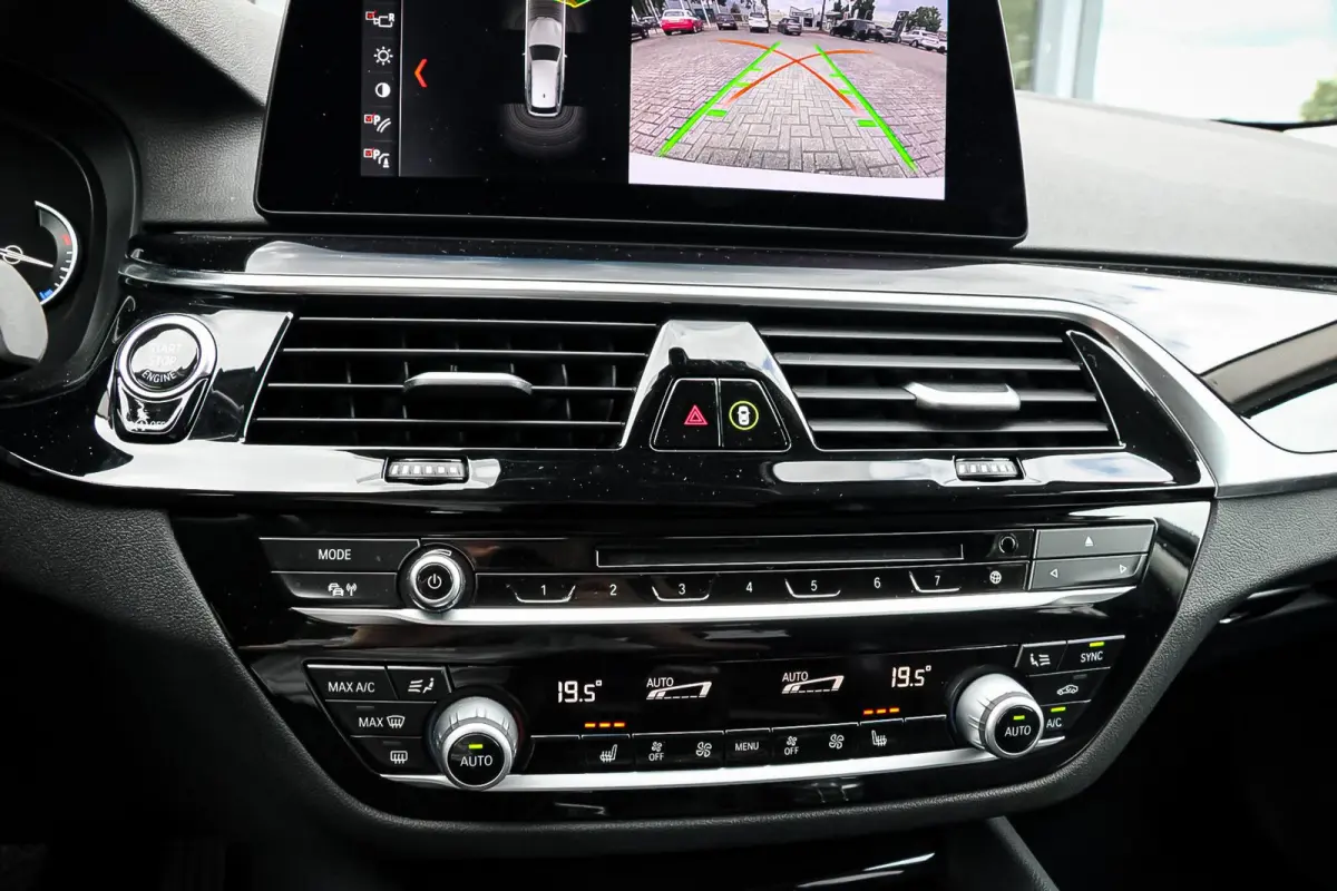 520i High Executive Stoel- & Stuurverwarming | Trekhaak | LED | Dealeronderhouden