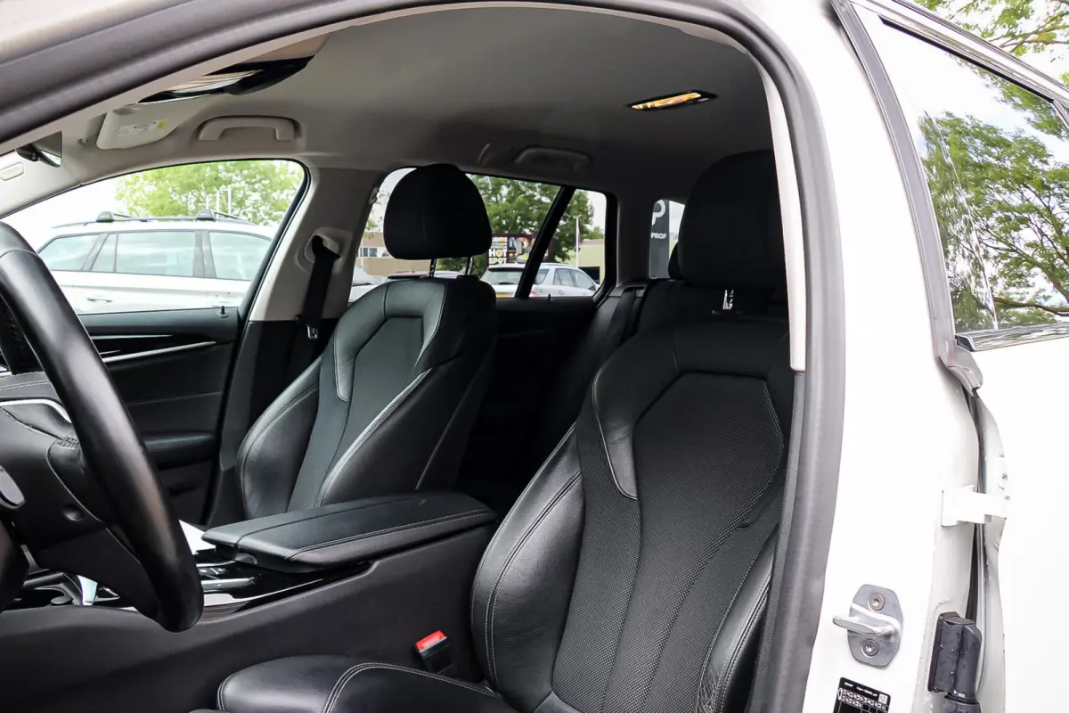 520i High Executive Stoel- & Stuurverwarming | Trekhaak | LED | Dealeronderhouden