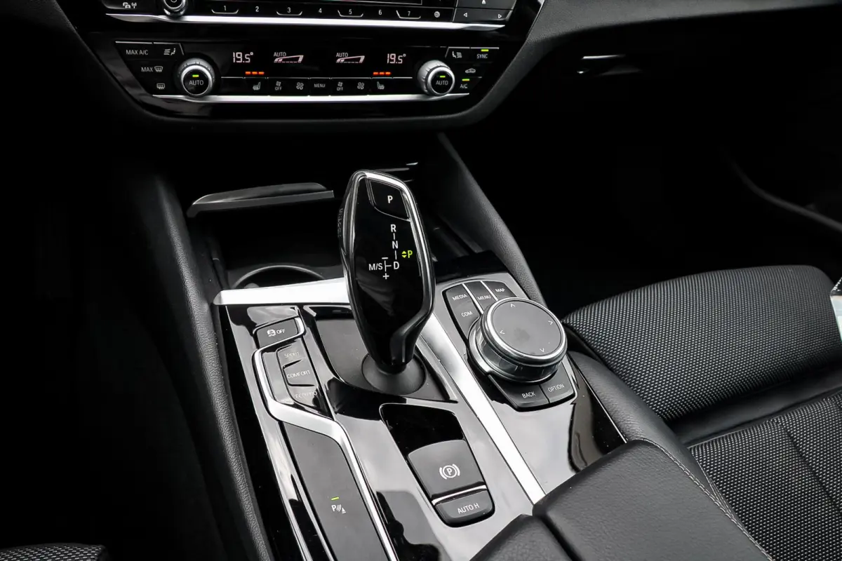 520i High Executive Stoel- & Stuurverwarming | Trekhaak | LED | Dealeronderhouden