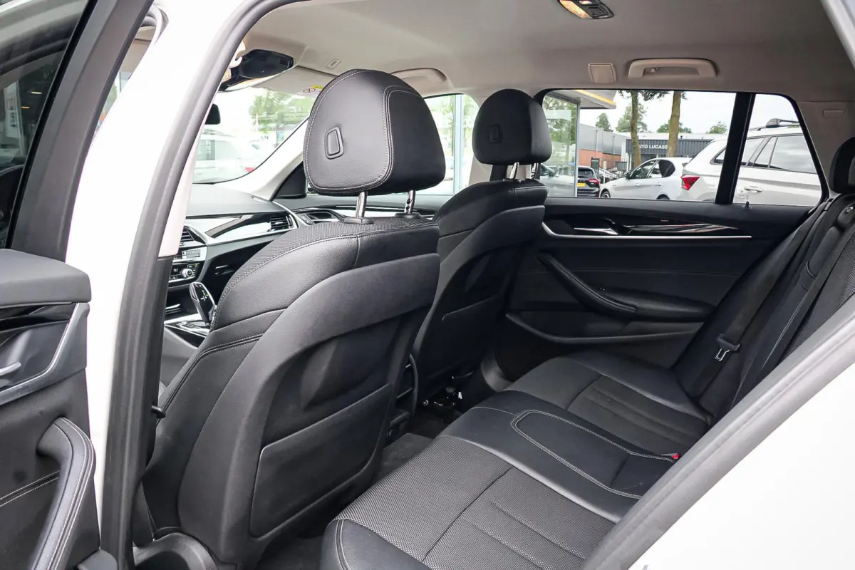 520i High Executive Stoel- & Stuurverwarming | Trekhaak | LED | Dealeronderhouden