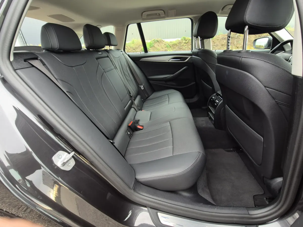 530e Business E plus Hybrid. IN ABSOLUTE NIEUWSTAAT.