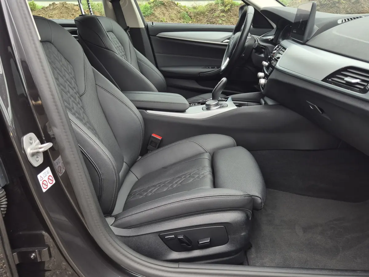 530e Business E plus Hybrid. IN ABSOLUTE NIEUWSTAAT.
