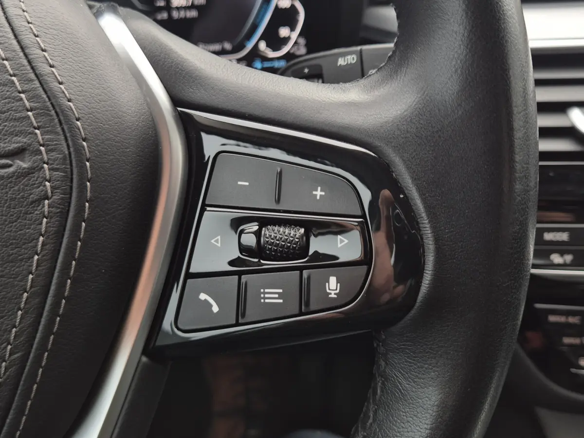 530e Business E plus Hybrid. IN ABSOLUTE NIEUWSTAAT.