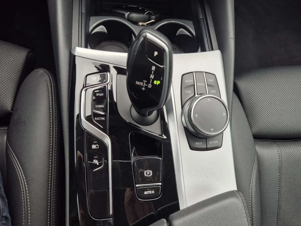 530e Business E plus Hybrid. IN ABSOLUTE NIEUWSTAAT.