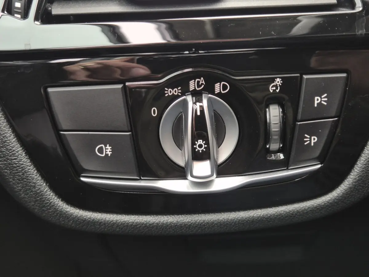 530e Business E plus Hybrid. IN ABSOLUTE NIEUWSTAAT.