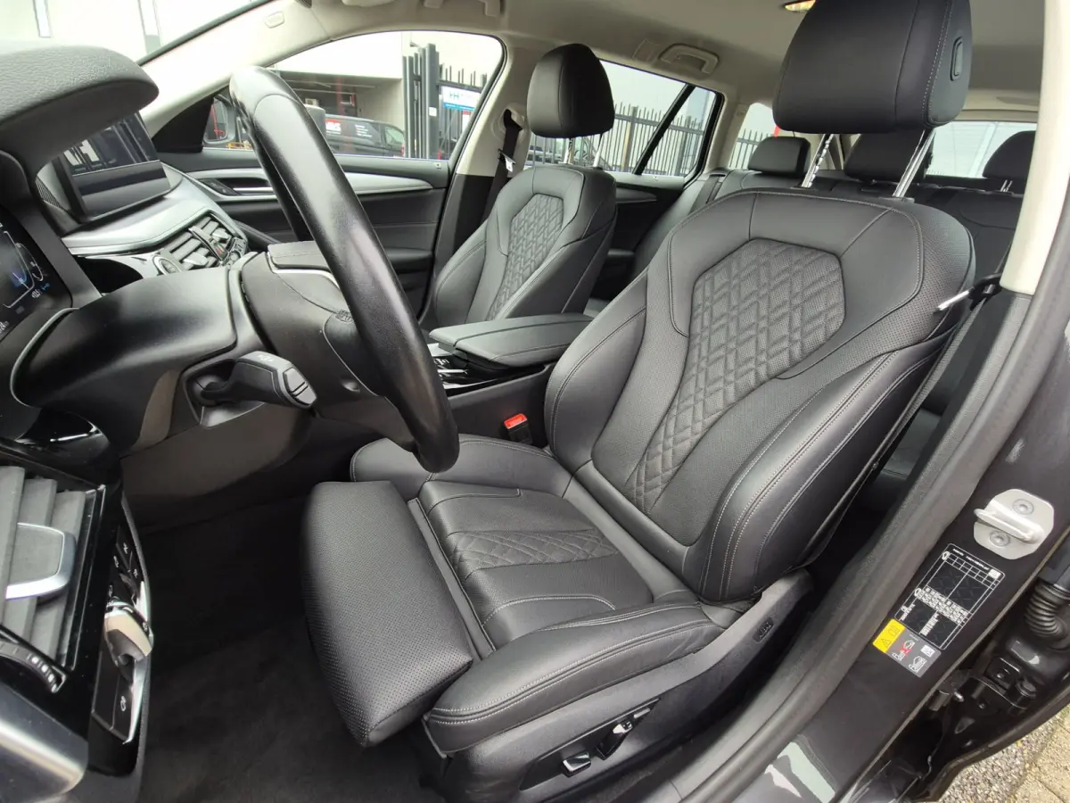 530e Business E plus Hybrid. IN ABSOLUTE NIEUWSTAAT.