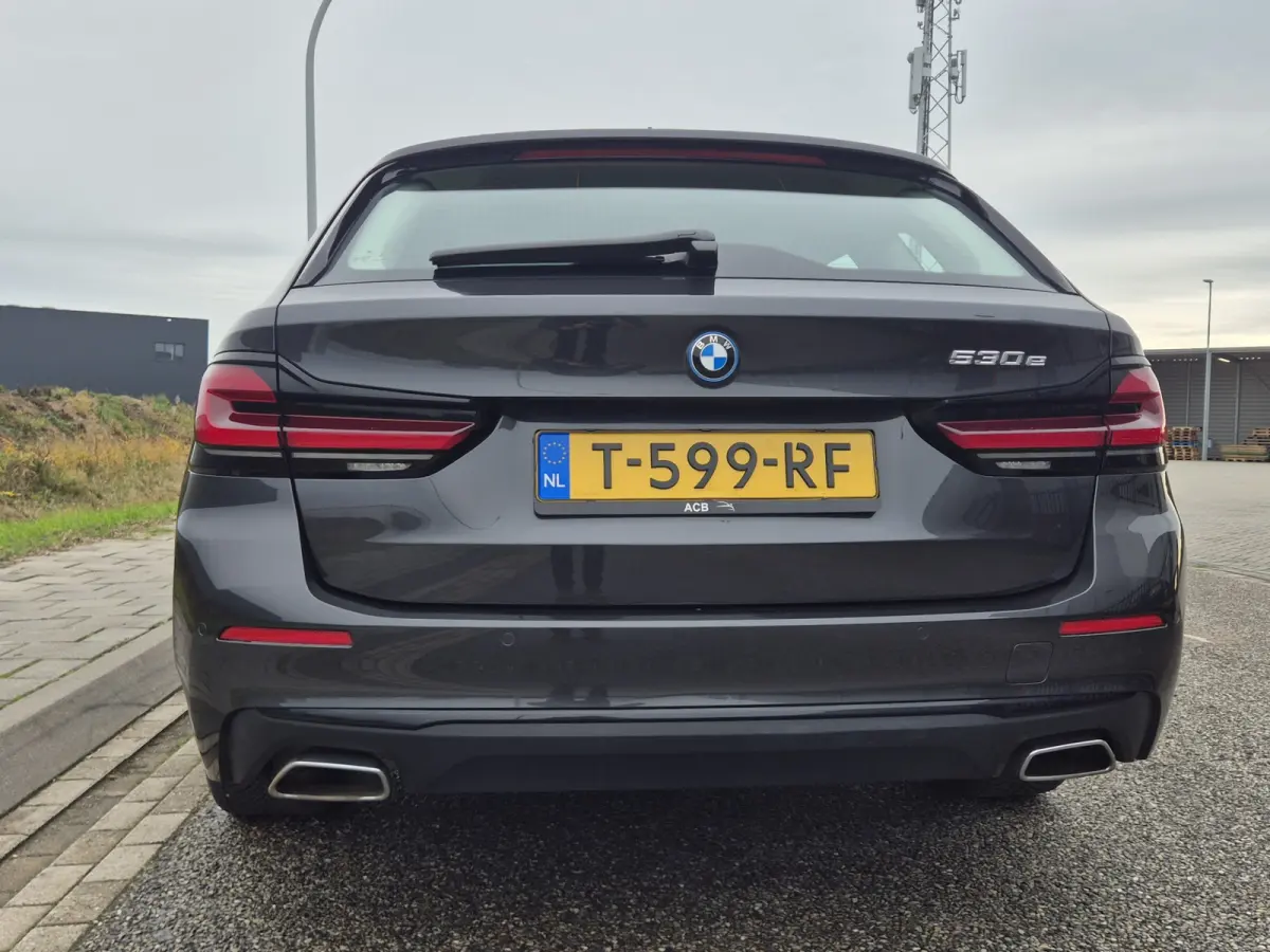 530e Business E plus Hybrid. IN ABSOLUTE NIEUWSTAAT.