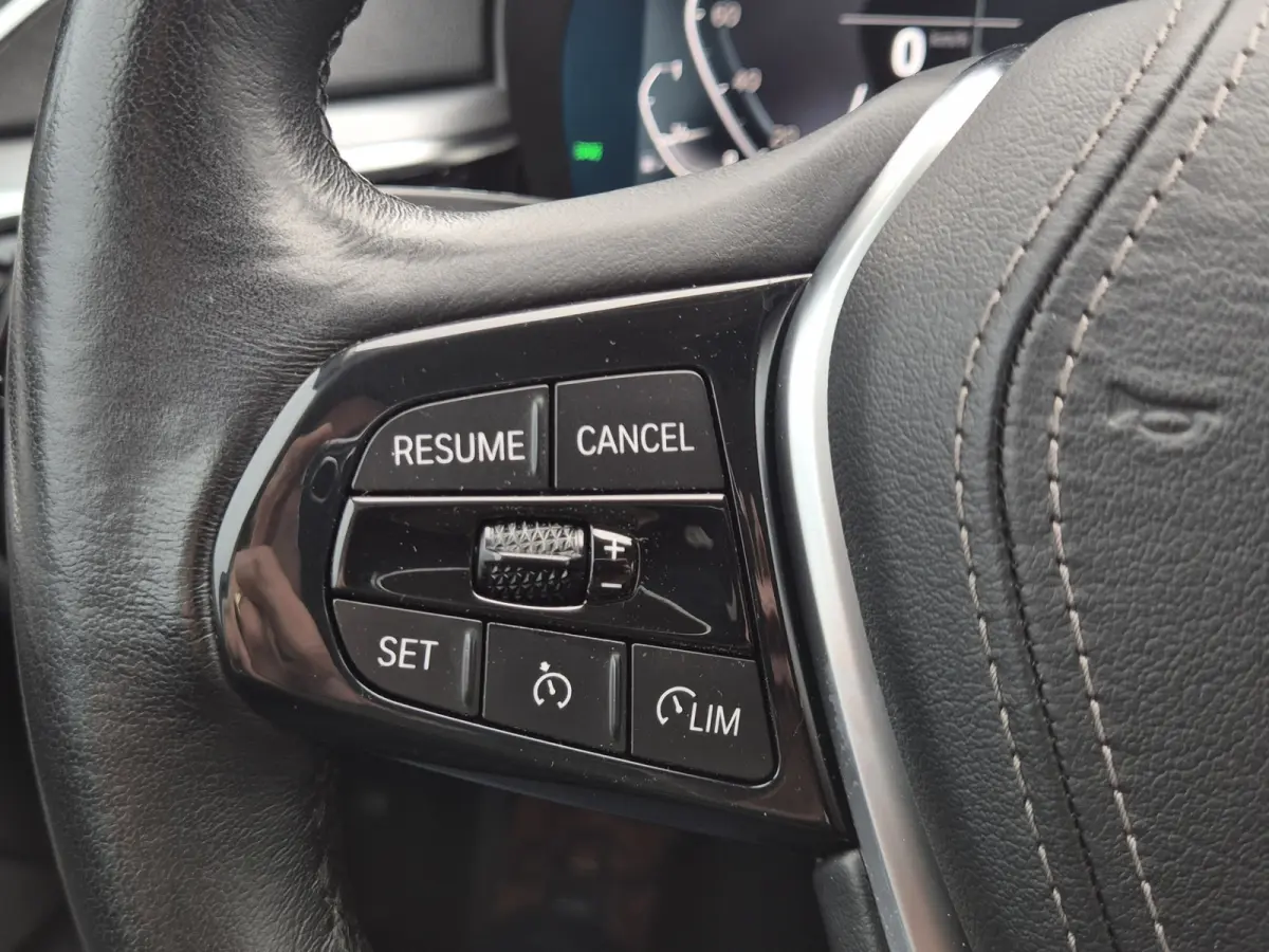 530e Business E plus Hybrid. IN ABSOLUTE NIEUWSTAAT.