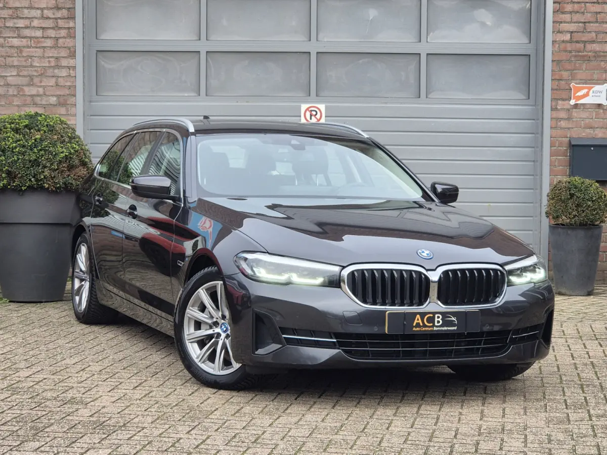 530e Business E plus Hybrid. IN ABSOLUTE NIEUWSTAAT.