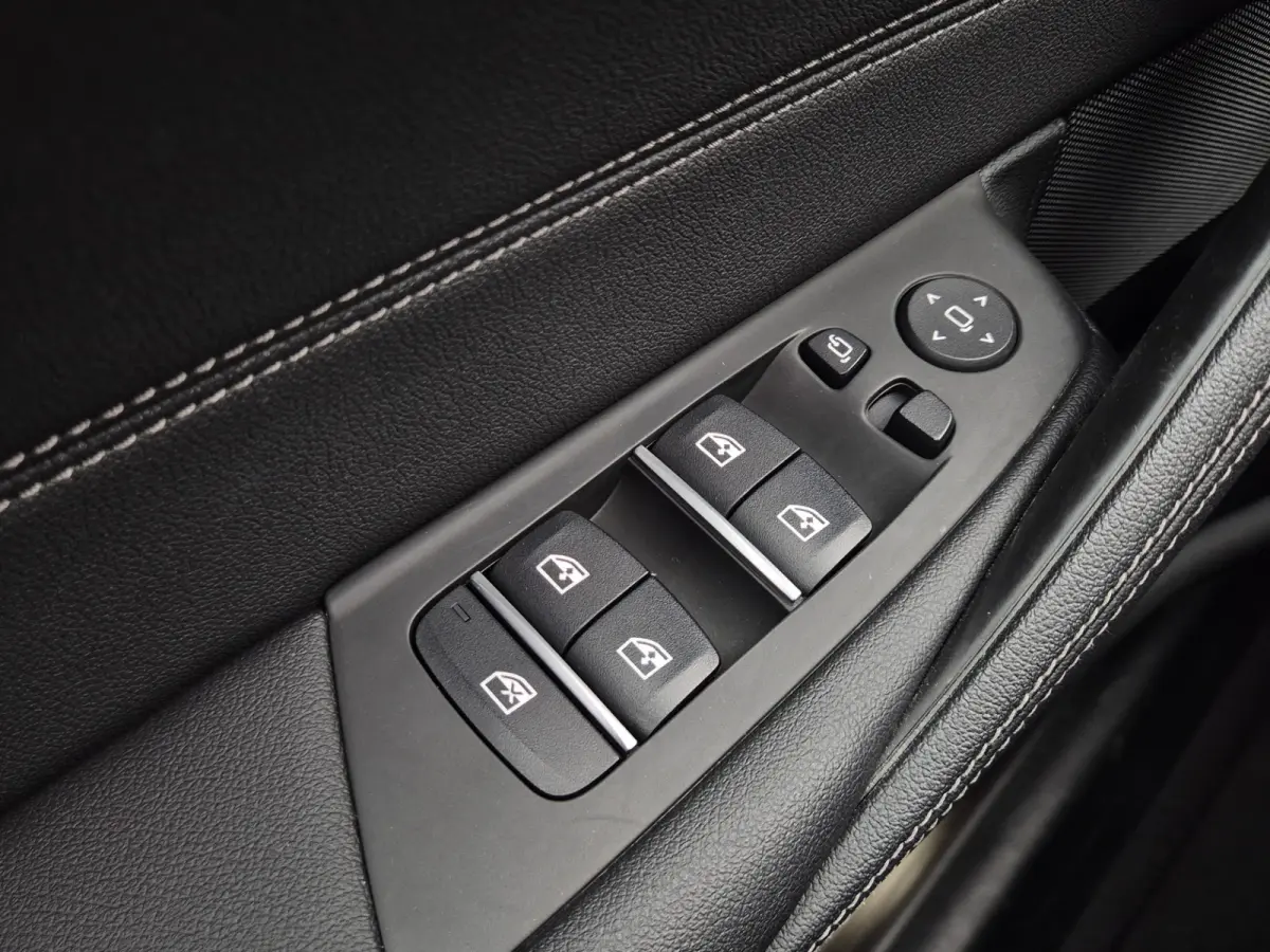 530e Business E plus Hybrid. IN ABSOLUTE NIEUWSTAAT.