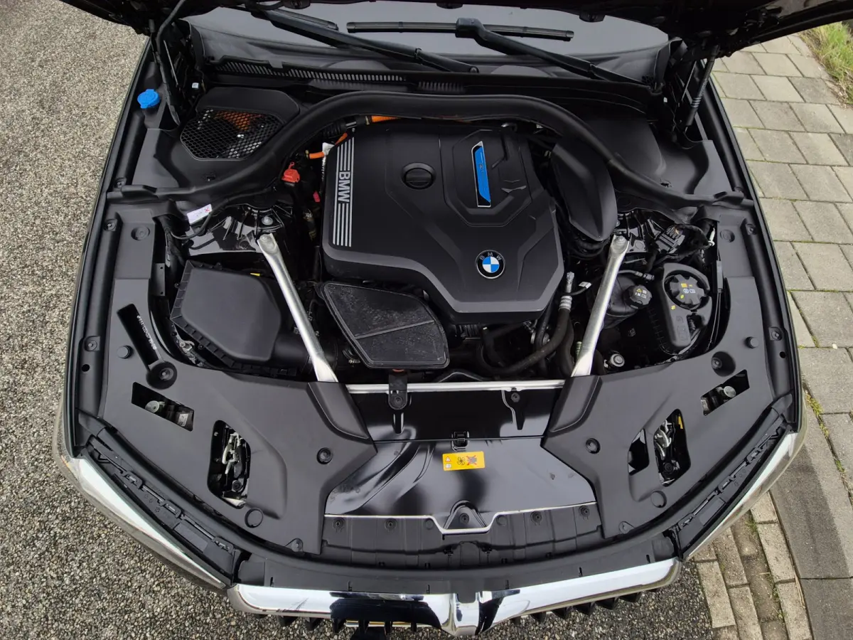 530e Business E plus Hybrid. IN ABSOLUTE NIEUWSTAAT.