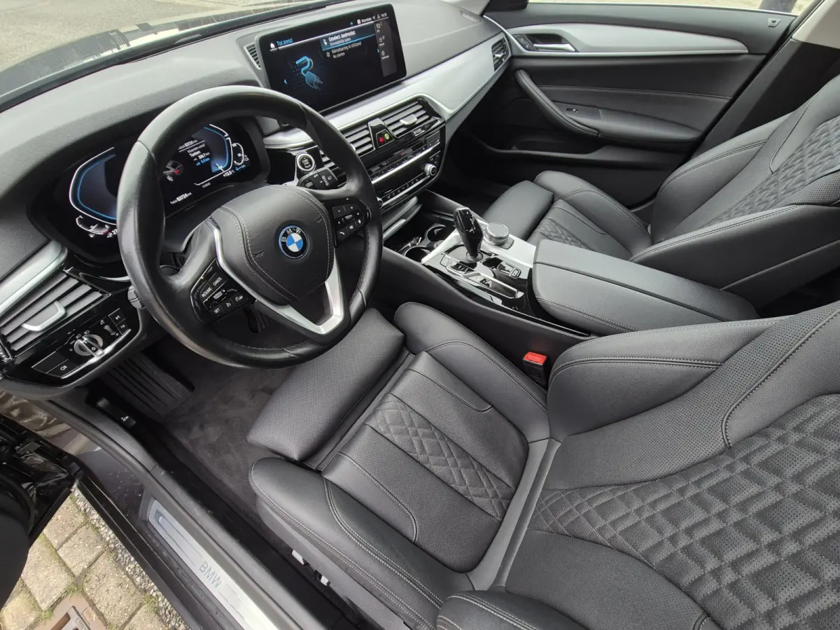 530e Business E plus Hybrid. IN ABSOLUTE NIEUWSTAAT.