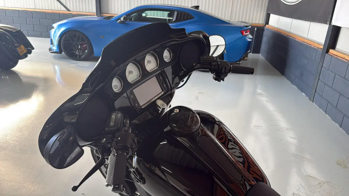 FLHX Street Glide Black Out CVO Streetglide
