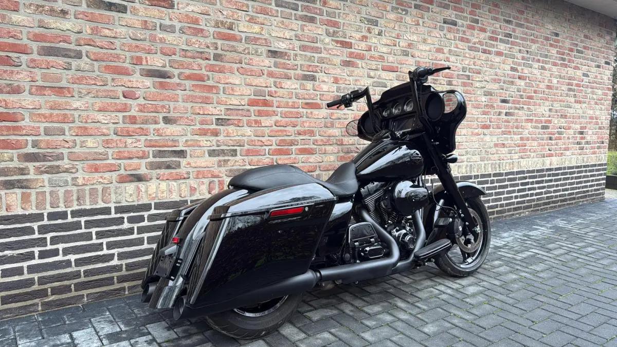 FLHX Street Glide Black Out CVO Streetglide