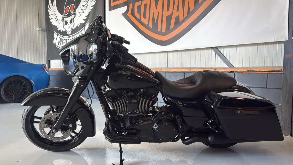 FLHX Street Glide Black Out CVO Streetglide
