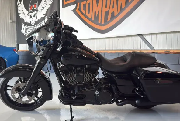 FLHX Street Glide Black Out CVO Streetglide