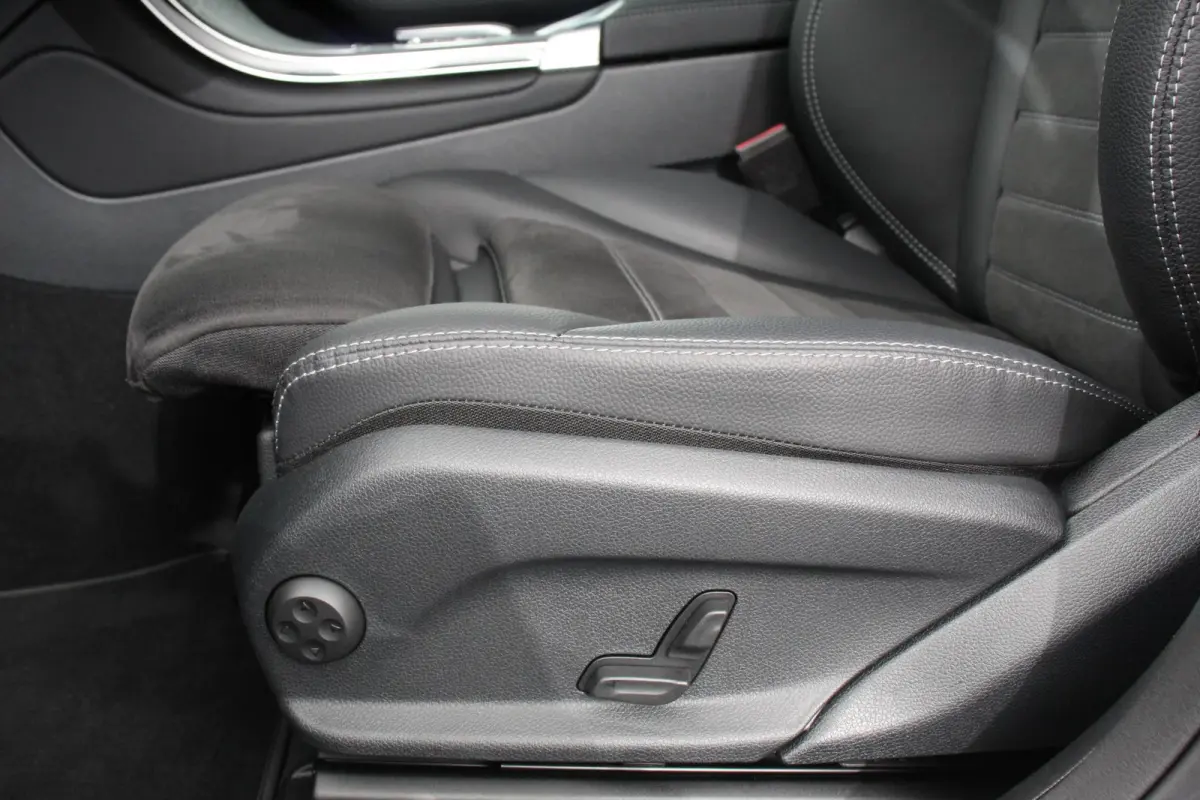 4-MATIC Business AMG Night Pack Full LED Trekhaak Navigatie Parkeersensoren Camera MBUX Cruise control Climate control