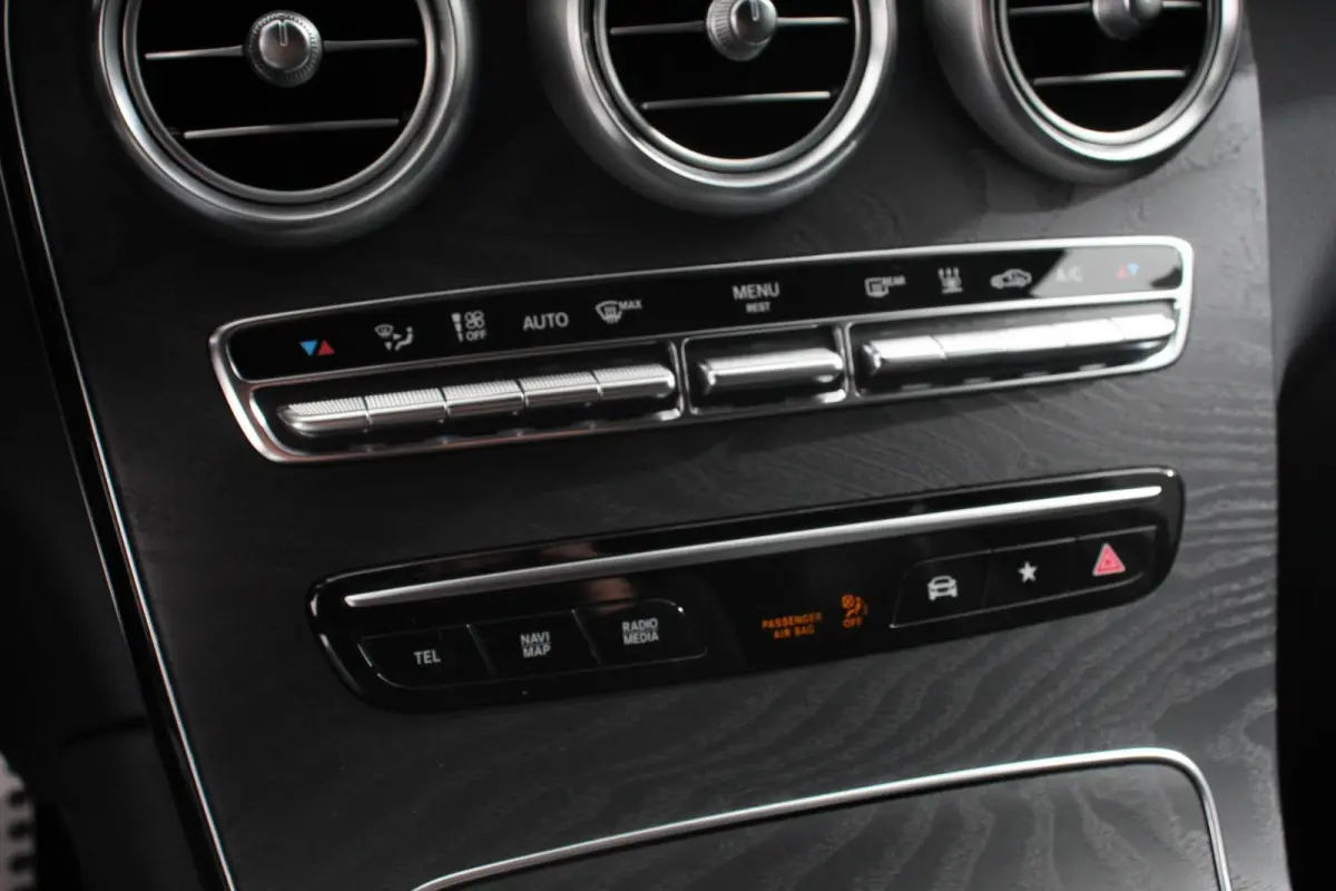 4-MATIC Business AMG Night Pack Full LED Trekhaak Navigatie Parkeersensoren Camera MBUX Cruise control Climate control