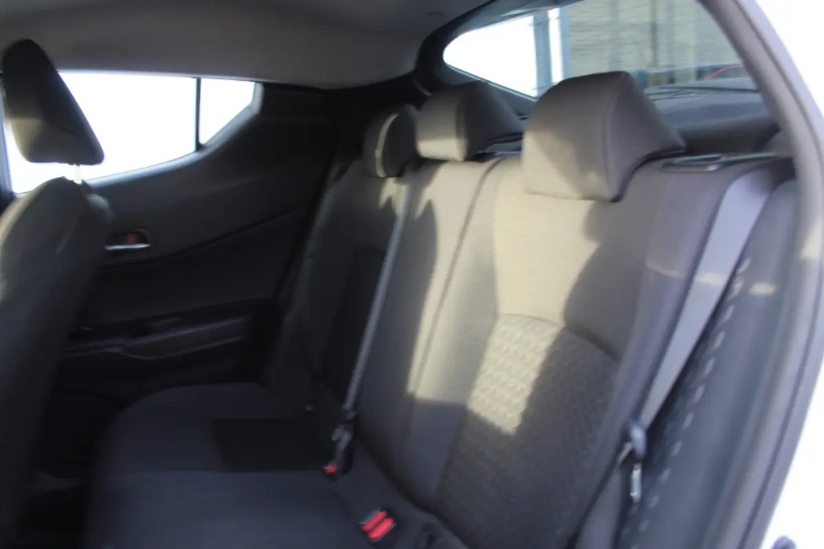 1.8 Hybrid l Adaptief Cruise control l Parkeer camera l LED l Airco l Apple CarPlay/Android Auto