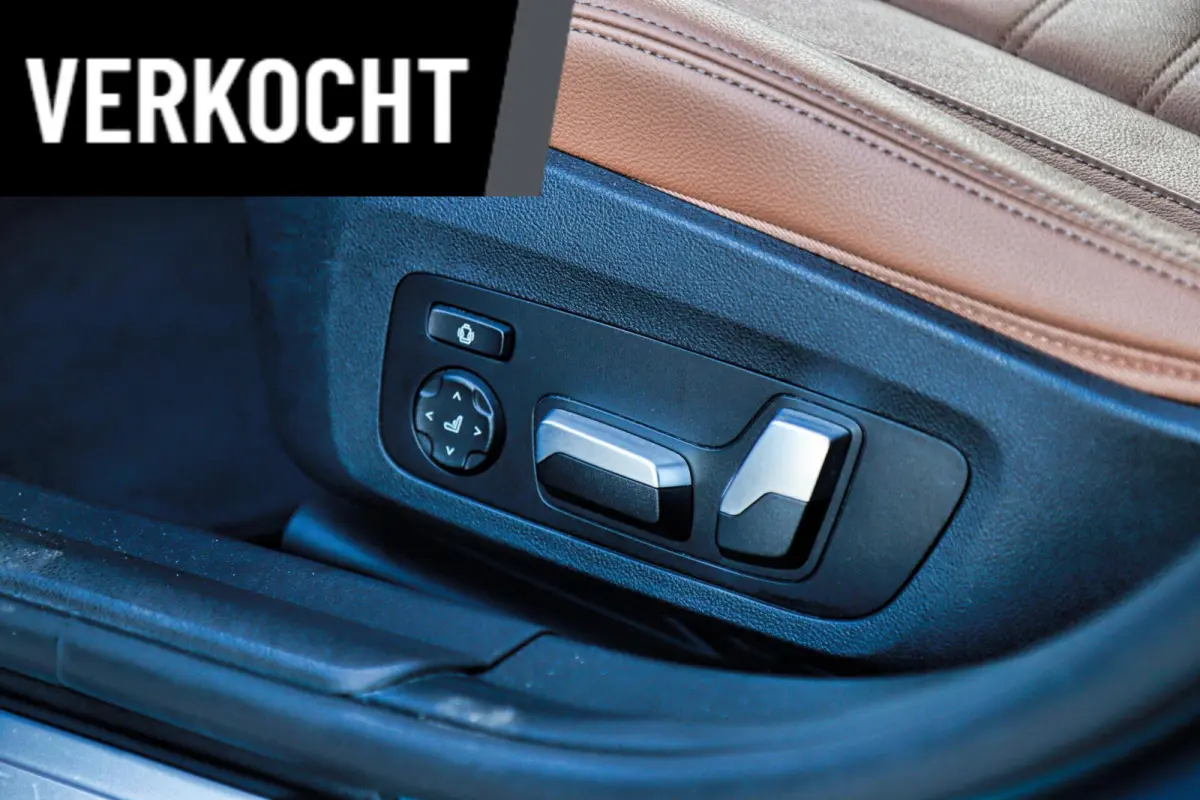 330i Sport Line /LASER-LED/PANODAK/HUD/MEMORY/STOEL+STUURVERW./KEYLESS/TREKHAAK!
