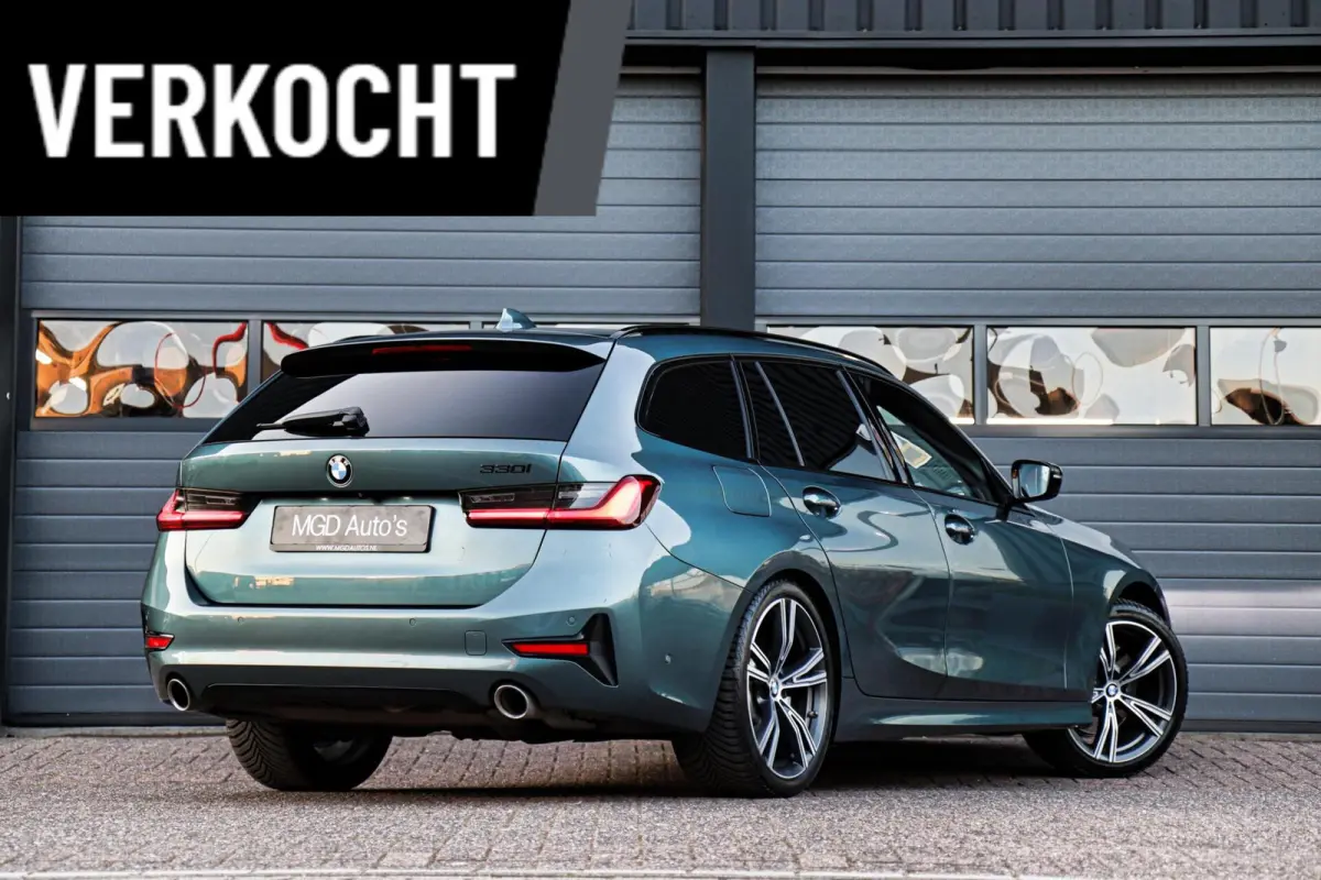 330i Sport Line /LASER-LED/PANODAK/HUD/MEMORY/STOEL+STUURVERW./KEYLESS/TREKHAAK!
