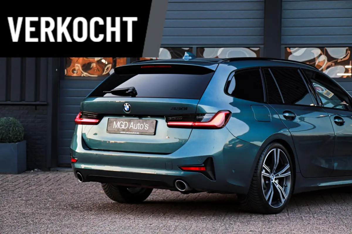 330i Sport Line /LASER-LED/PANODAK/HUD/MEMORY/STOEL+STUURVERW./KEYLESS/TREKHAAK!