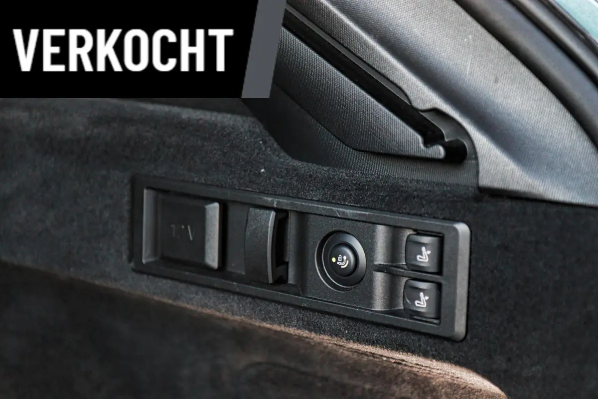 330i Sport Line /LASER-LED/PANODAK/HUD/MEMORY/STOEL+STUURVERW./KEYLESS/TREKHAAK!