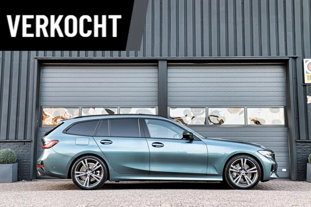 330i Sport Line /LASER-LED/PANODAK/HUD/MEMORY/STOEL+STUURVERW./KEYLESS/TREKHAAK!