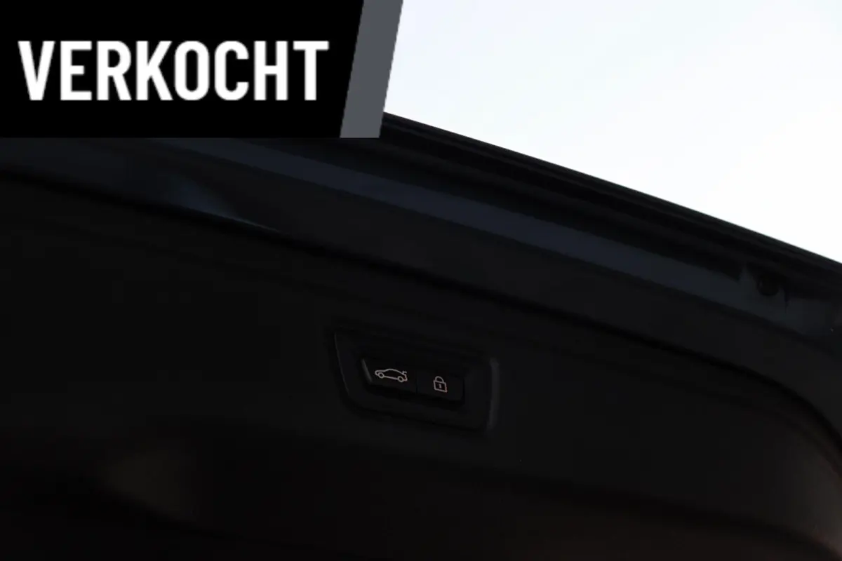 330i Sport Line /LASER-LED/PANODAK/HUD/MEMORY/STOEL+STUURVERW./KEYLESS/TREKHAAK!