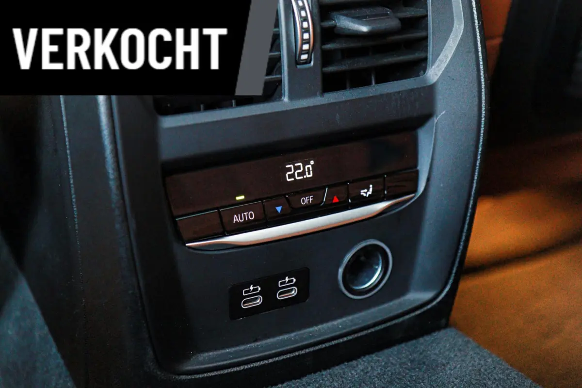 330i Sport Line /LASER-LED/PANODAK/HUD/MEMORY/STOEL+STUURVERW./KEYLESS/TREKHAAK!