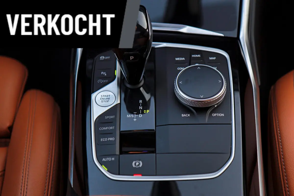 330i Sport Line /LASER-LED/PANODAK/HUD/MEMORY/STOEL+STUURVERW./KEYLESS/TREKHAAK!